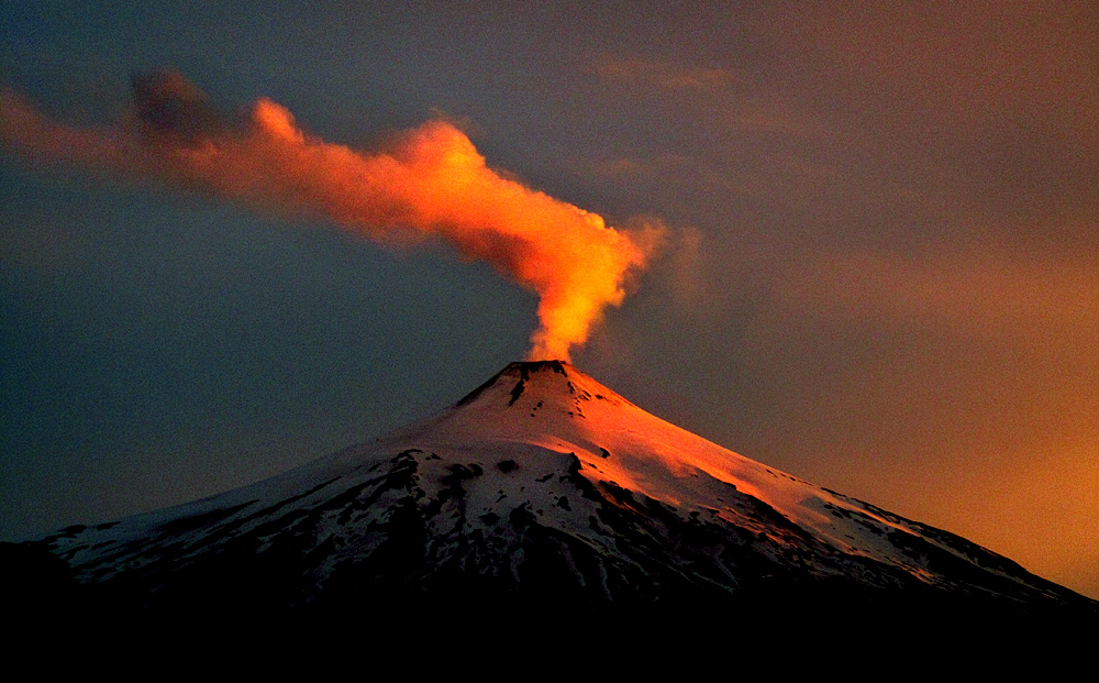 Наивысший вулкан северной америки. Льюльяйльяко извержение. Вулкан Льюльяйльяко извержение. Вулканы Южной Америки. Вильяррика (вулкан).