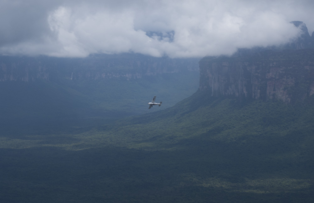 flying circles inside a jar